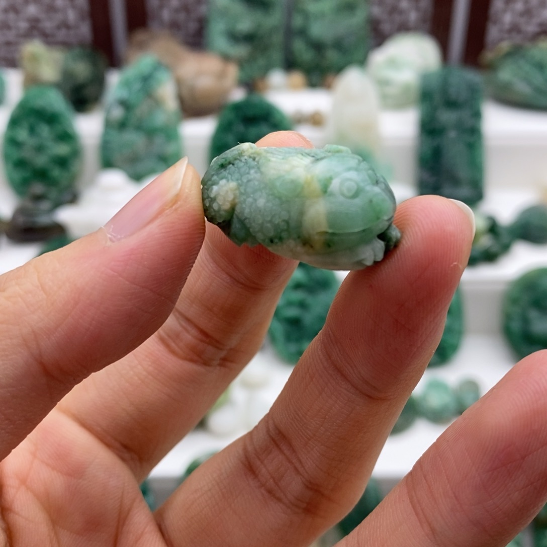 独山玉颈饰未镶嵌