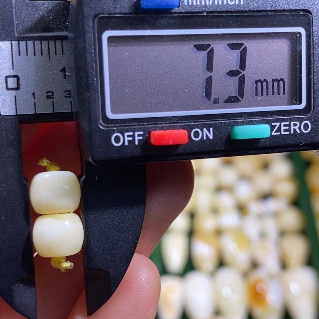 蜜蜡未镶嵌裸石配饰