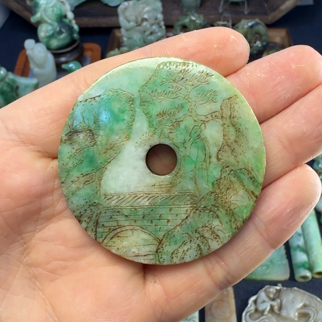 翡翠颈饰未镶嵌翡翠颈饰未镶嵌..