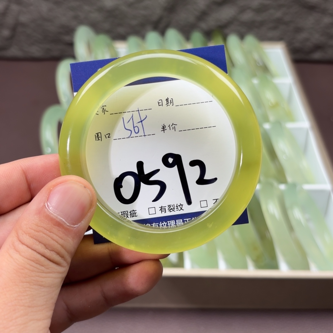 岫玉未镶嵌手镯手镯