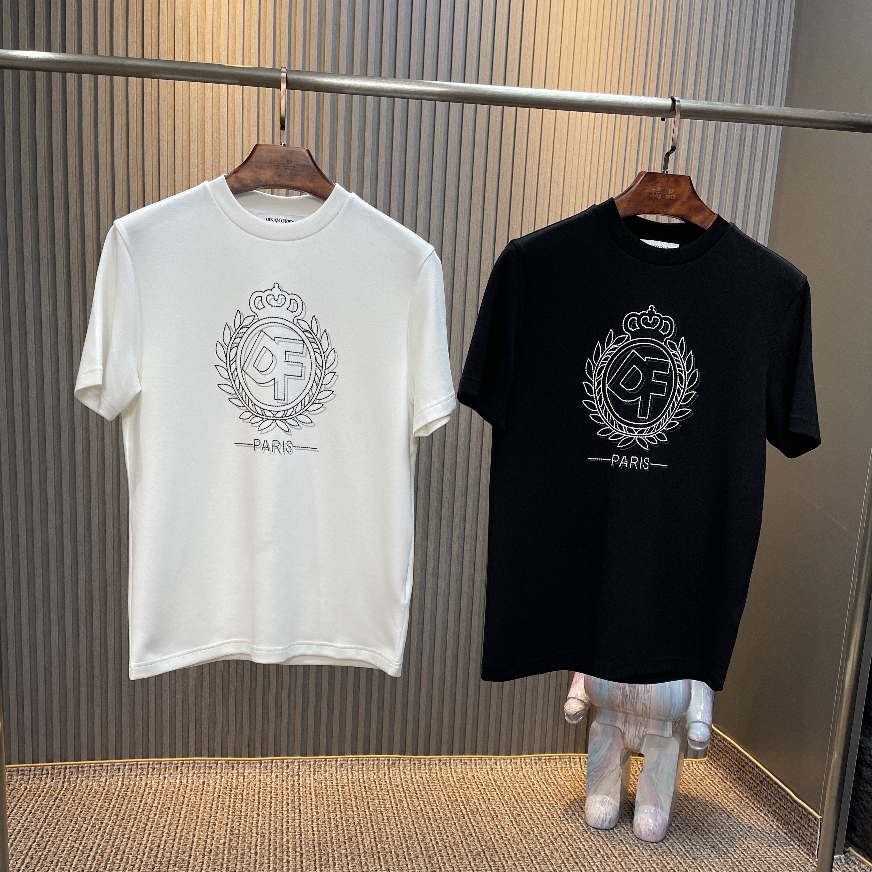 迪卡里奥·费雷《DIKALO FERRE》高端柔丽绒经典大标款T恤