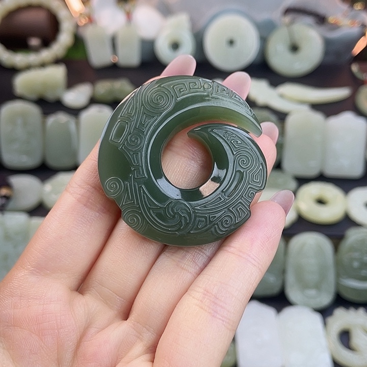 和田玉未镶嵌颈饰