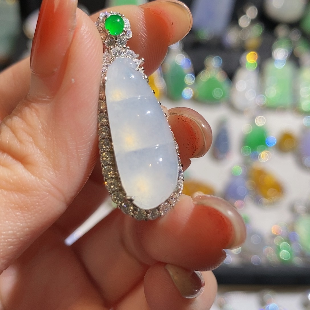 翡翠颈饰银S925镶嵌天然翡翠