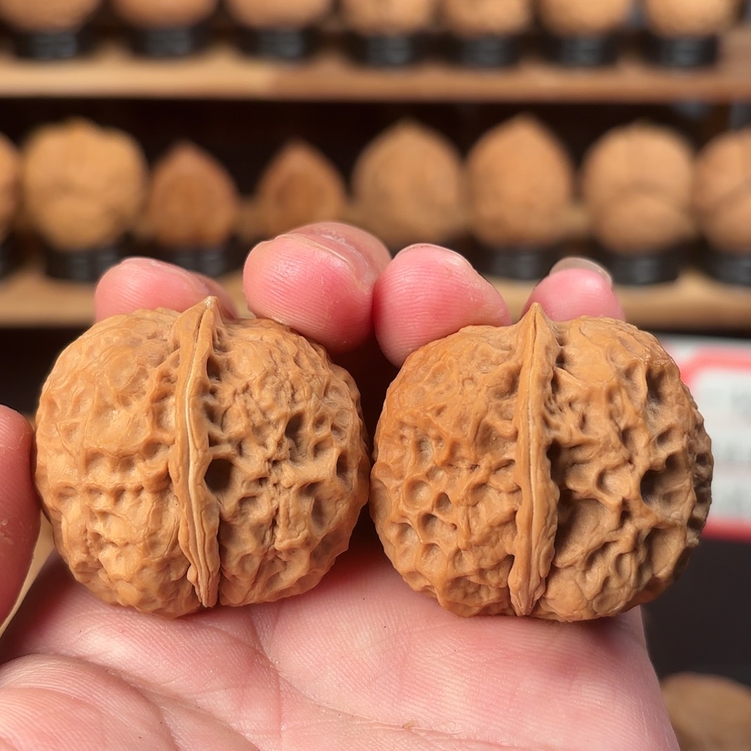 文玩核桃吊坠赖皮石