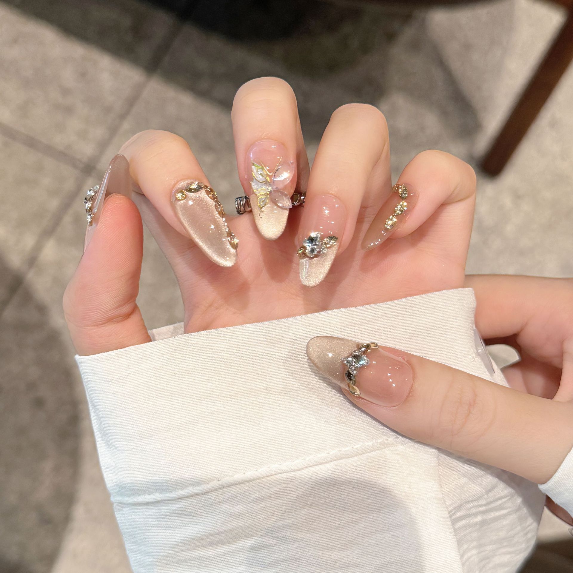 高级感纯手工穿戴甲气质香槟法式猫眼显白美甲白色美甲钻ins裸色