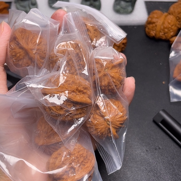 鲁***使文玩核桃吊坠蟠龙纹10对