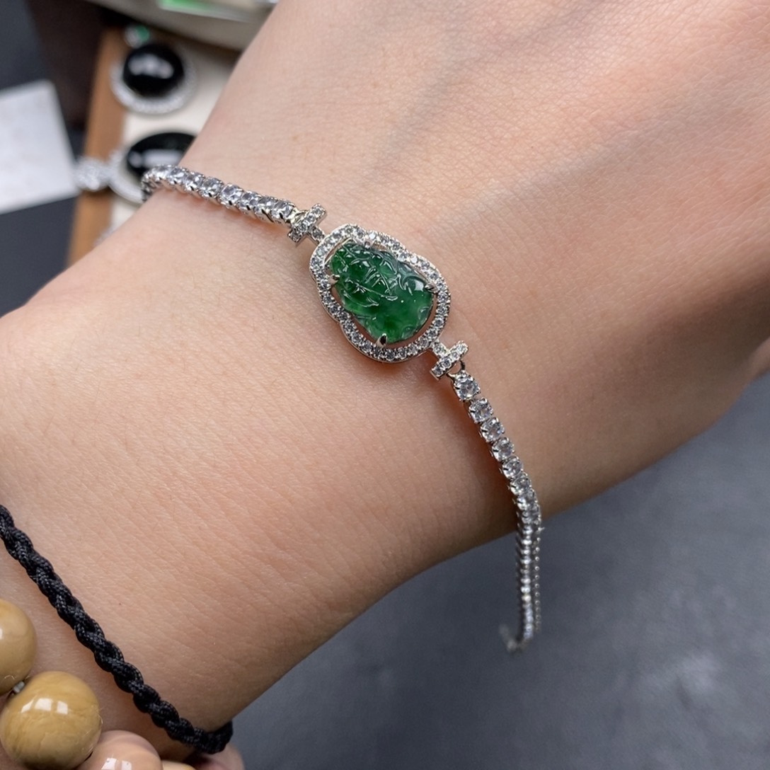 翡翠颈饰未镶嵌翡翠