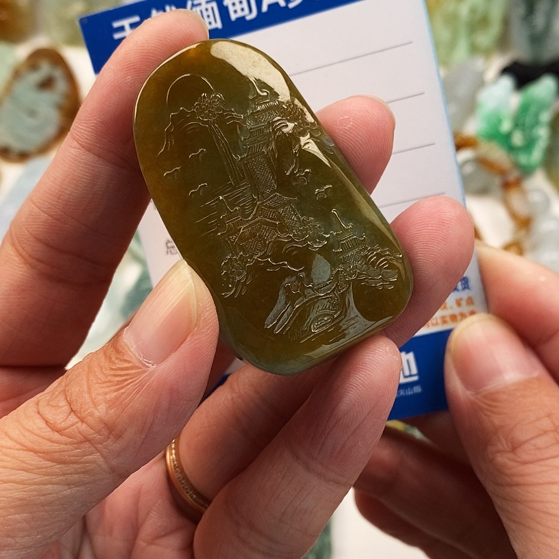 翡翠未镶嵌颈饰山水