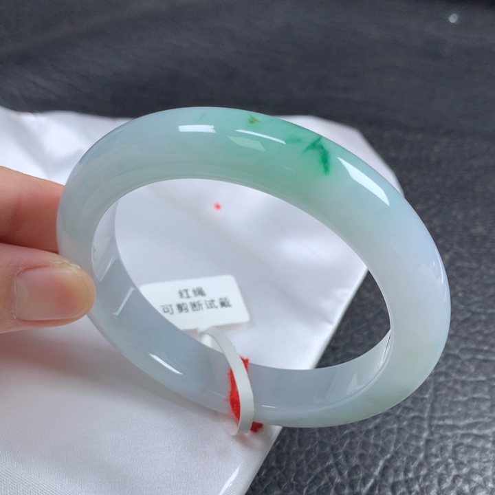 翡翠未镶嵌手镯  