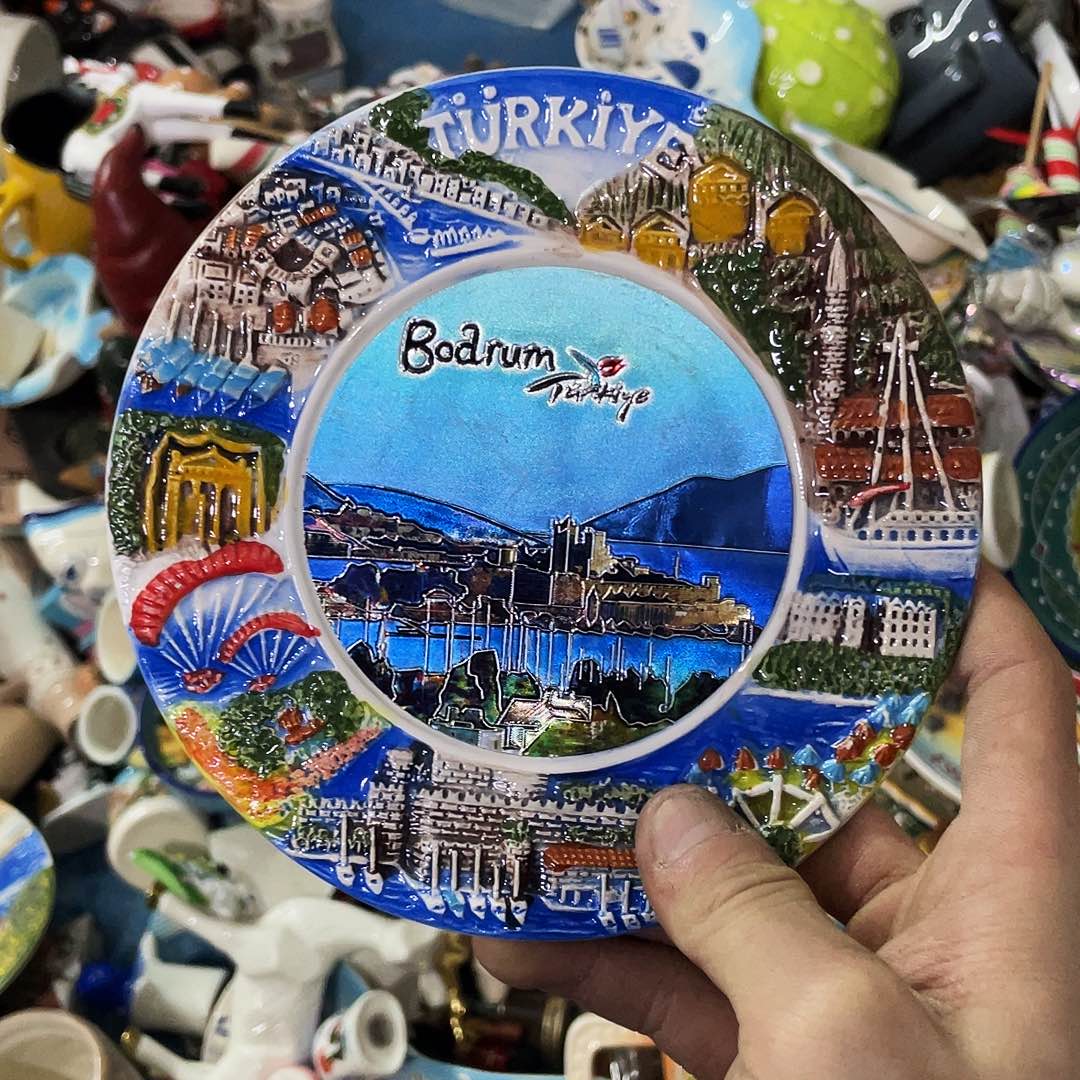 摆件    磕碰。 封釉。      