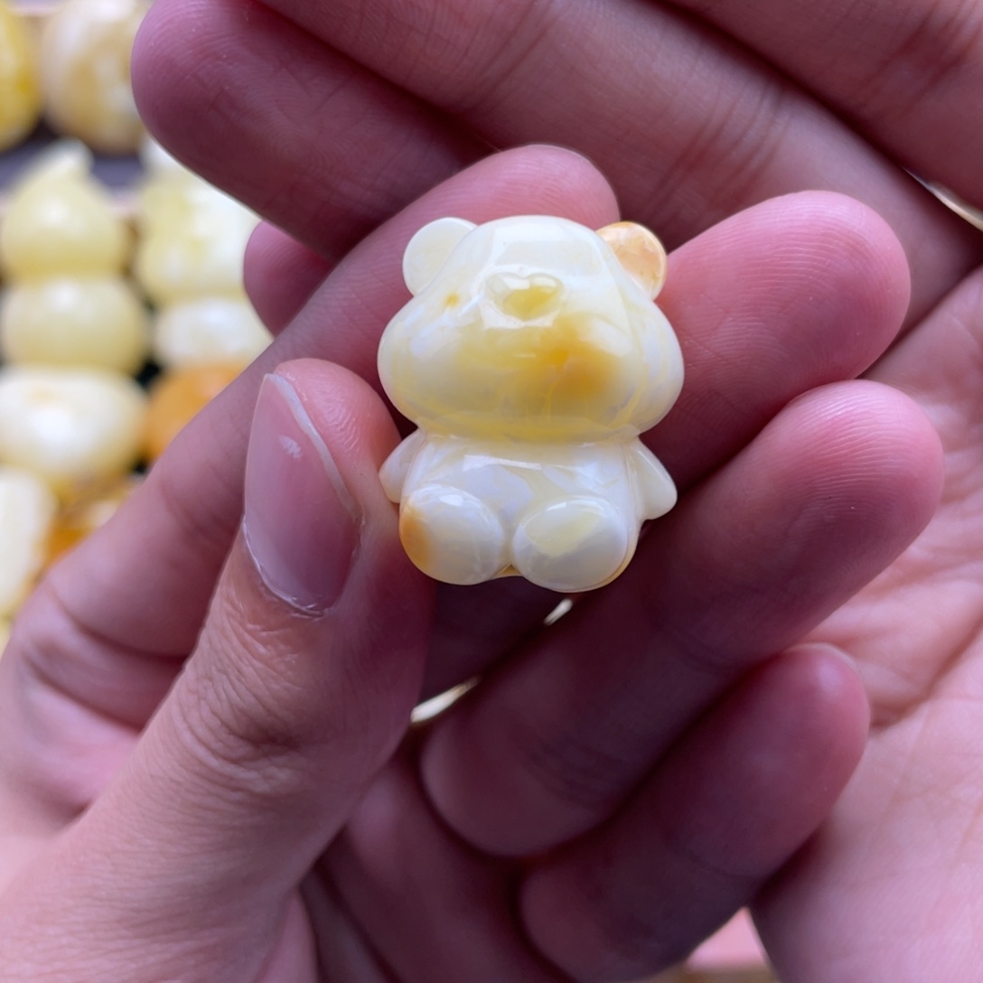 刘****琥珀未镶嵌裸石蜜蜡