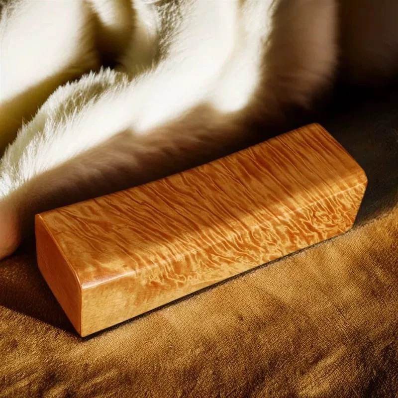 金丝楠木颈椎枕头