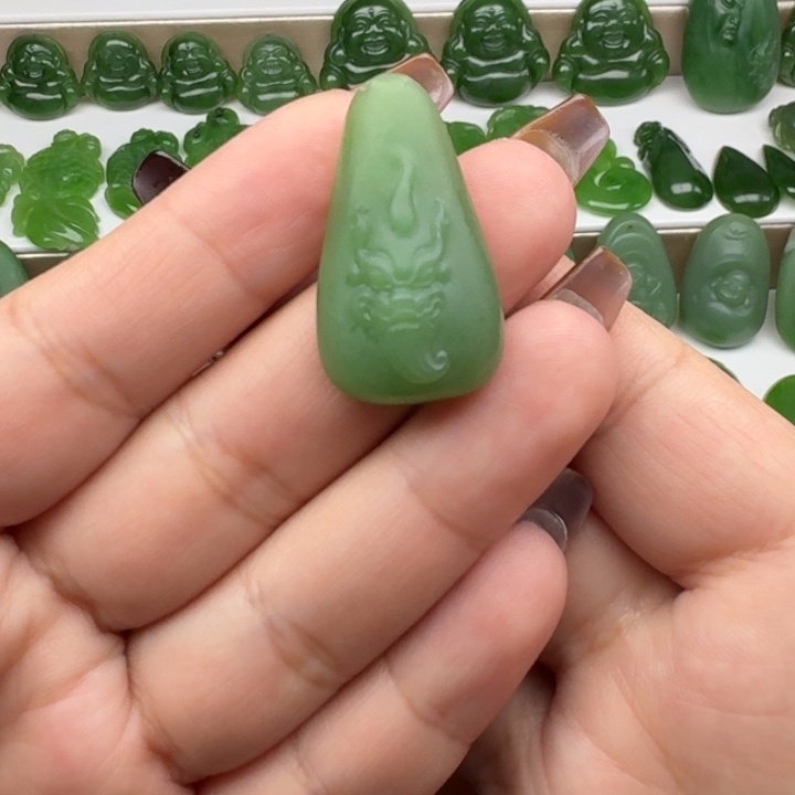 和田玉（糖玉）未镶嵌颈饰和田玉碧玉