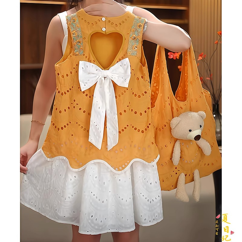 女童蝴蝶结镂空连衣裙2025新款度假风爱心刺绣背心裙甜美沙滩裙潮