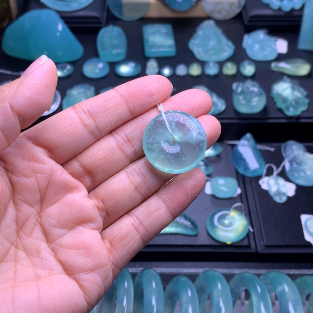 蛇纹石玉吊坠未镶嵌