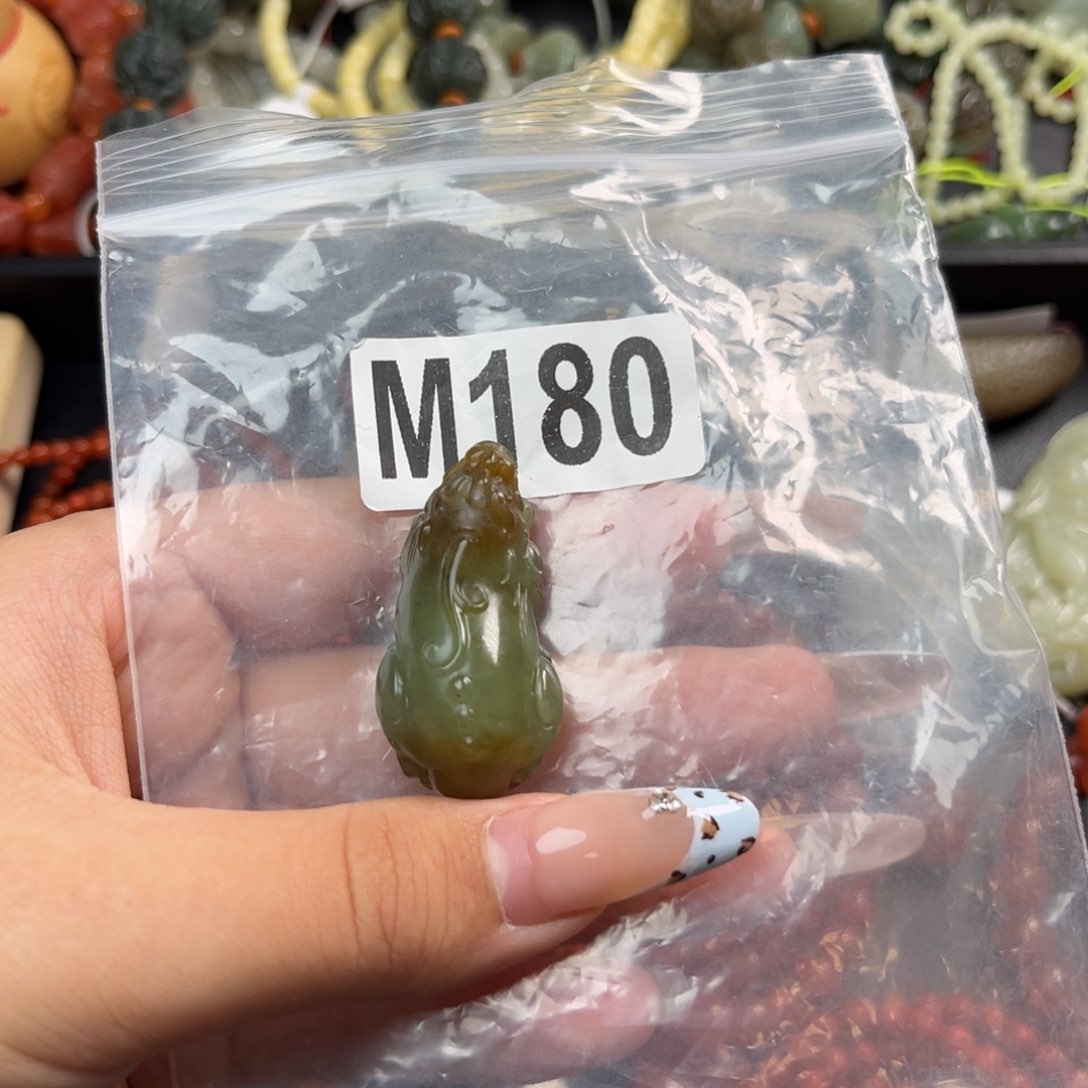 和田玉未镶嵌珠宝奇石扬****