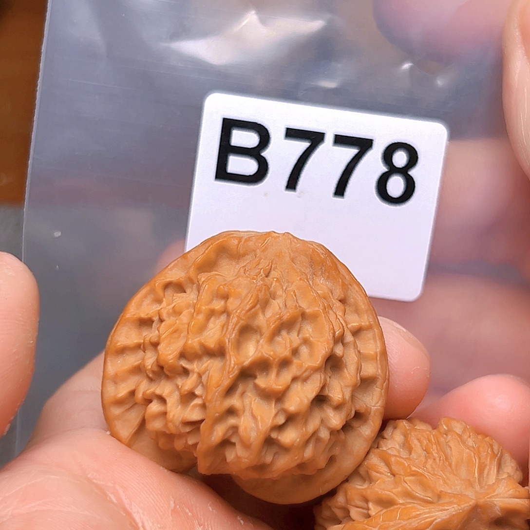 文玩核桃吊坠40小帽