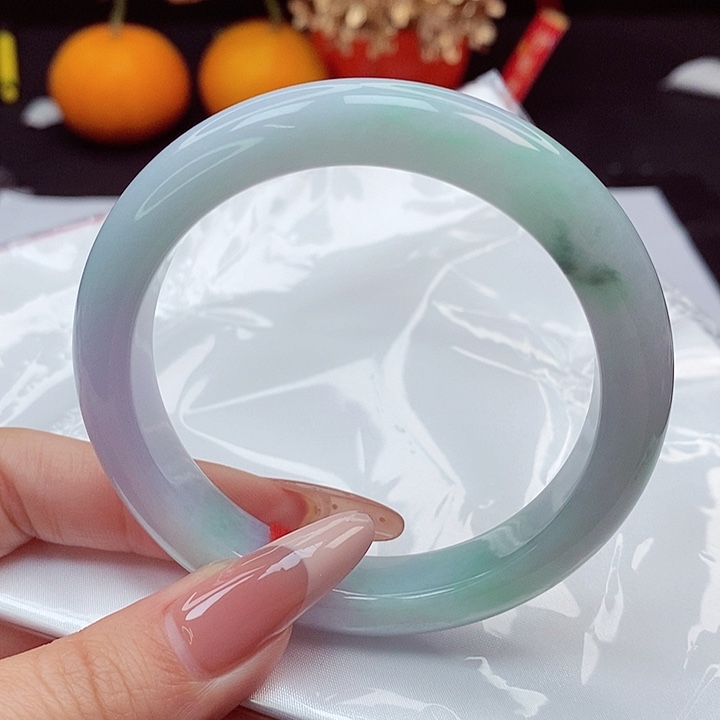 翡翠手镯未镶嵌56圈