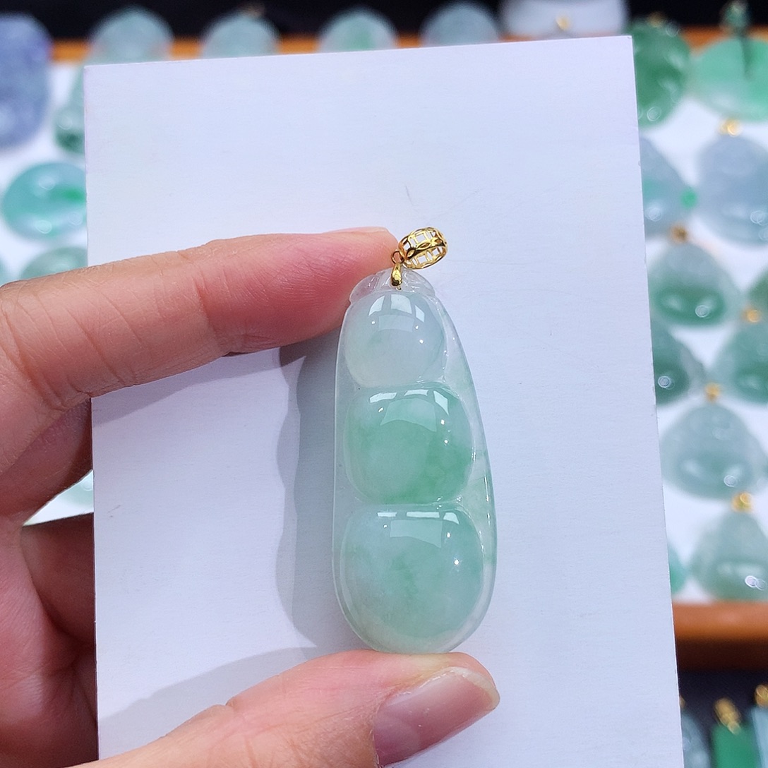 翡翠18K金镶嵌颈饰翡翠吊坠