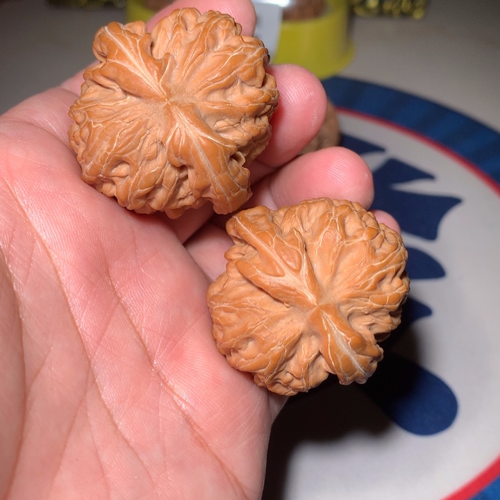 文玩核桃吊坠红锦鲤40