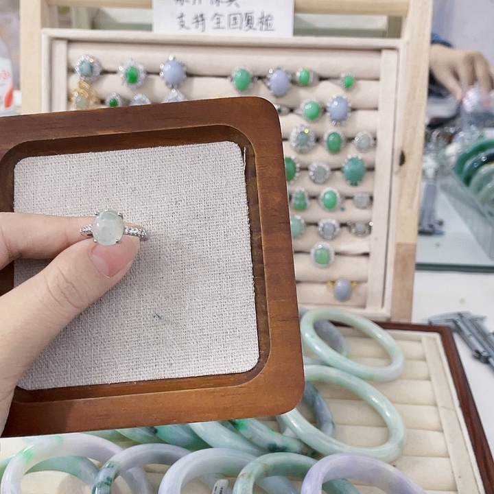 翡翠未镶嵌颈饰天然翡翠Ａ货
