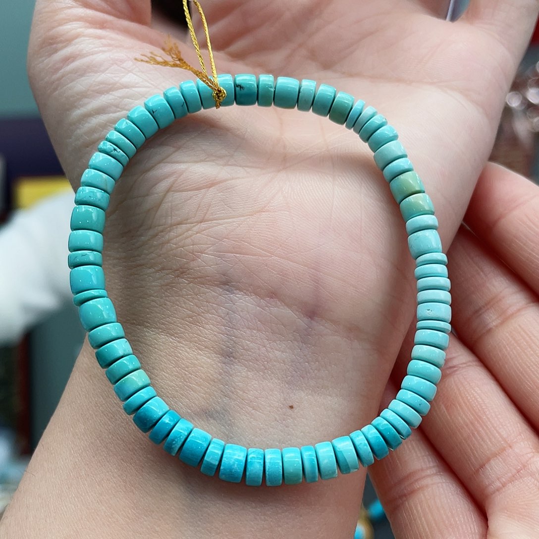 绿松石颈饰未镶嵌