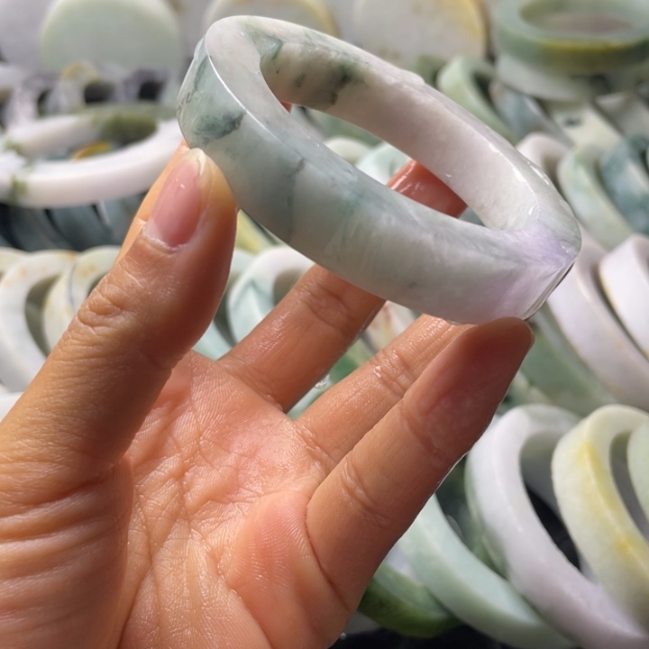 爱***.定制翡翠未镶嵌翡翠手镯