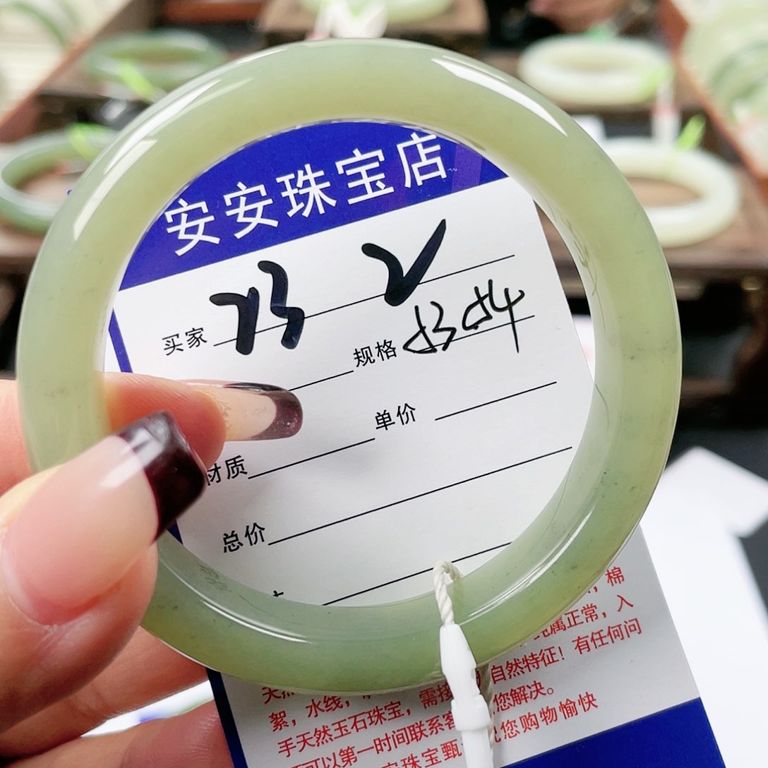 和田玉手镯未镶嵌