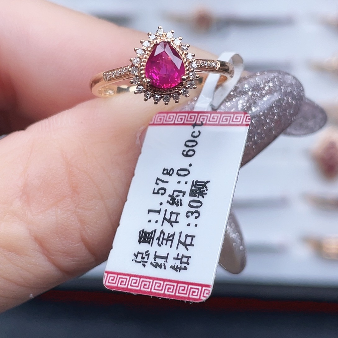 18K金镶嵌红宝石戒指