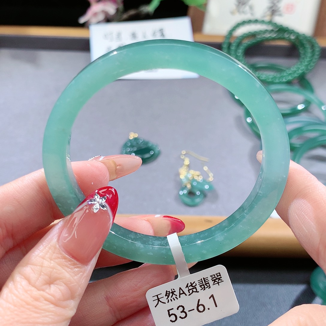 翡翠手镯（圆镯）未镶嵌