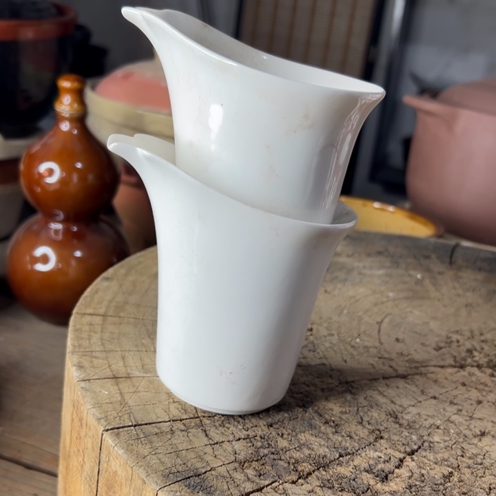 库存尾货骨瓷奶杯一对