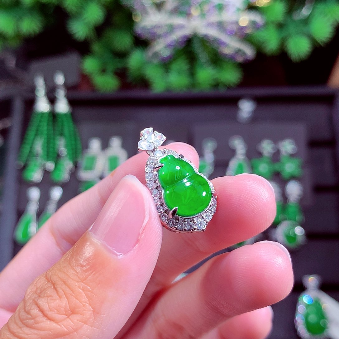 颈饰未镶嵌翡翠天然