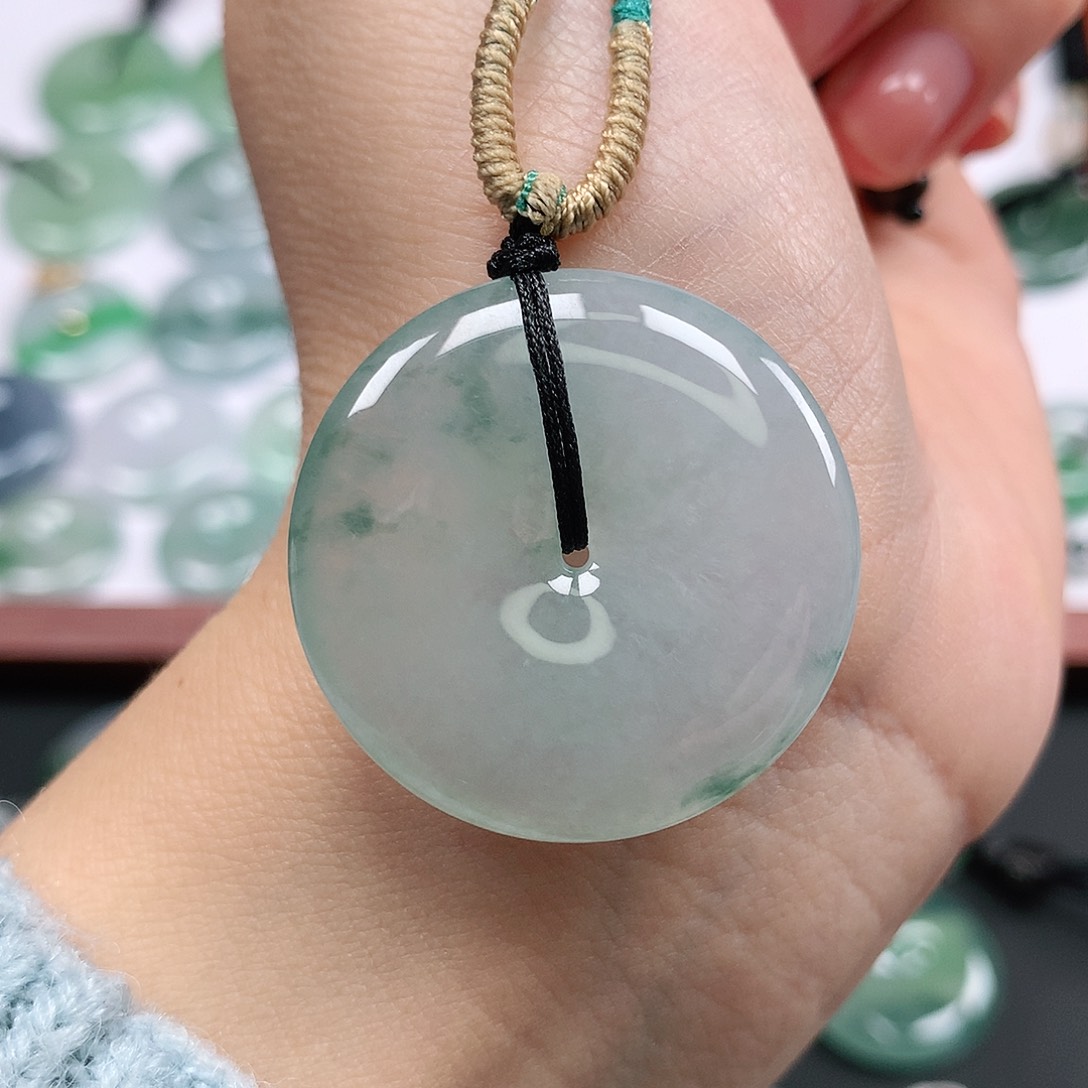 翡翠颈饰未镶嵌平安