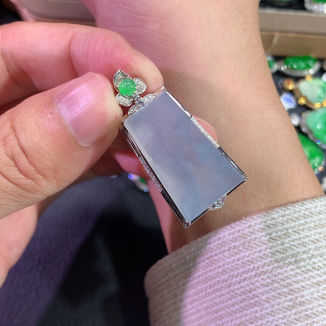 翡翠吊坠(赠链)18K金镶嵌