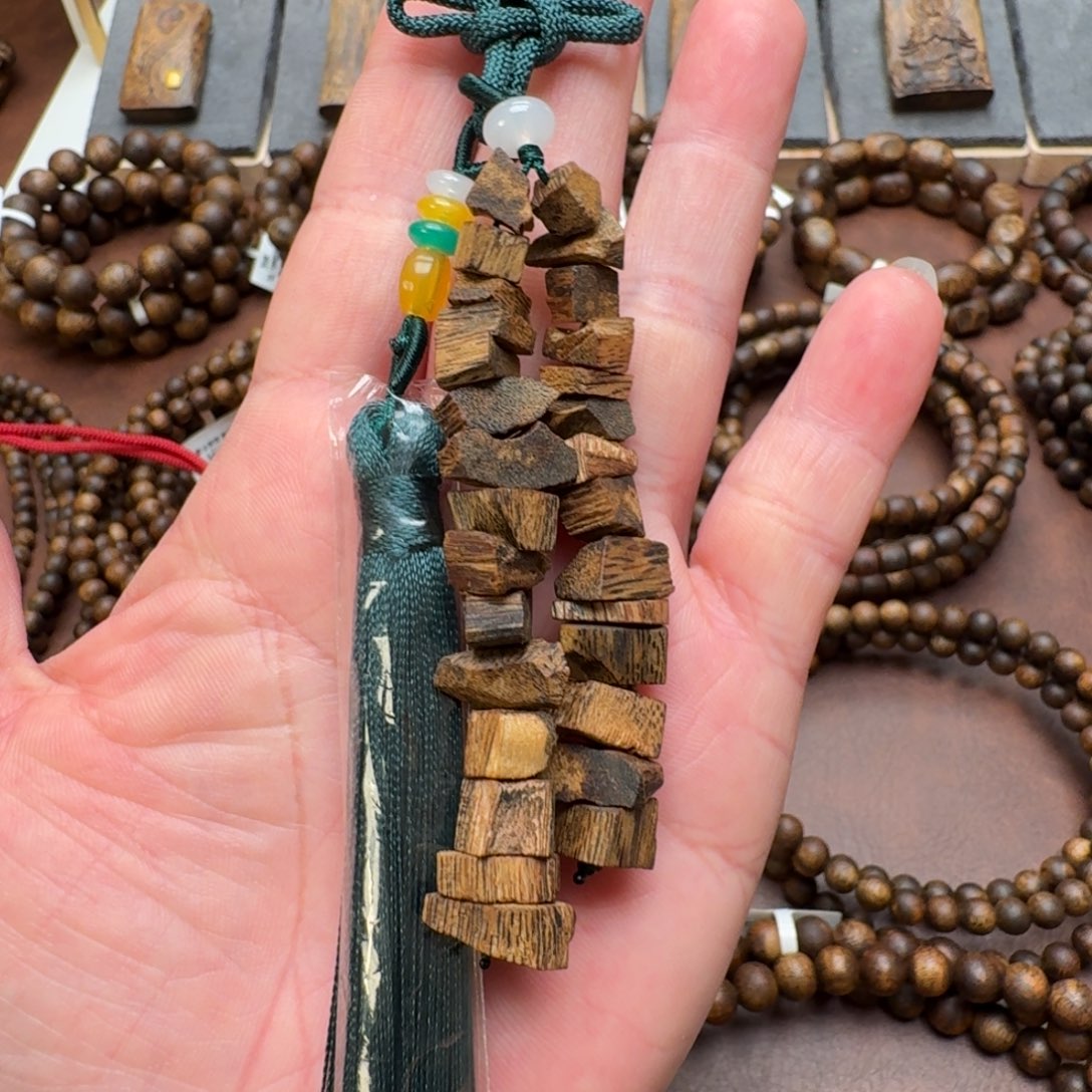 新香友必拍奇楠沉香『车挂』『包包装饰』，随机颜色发一