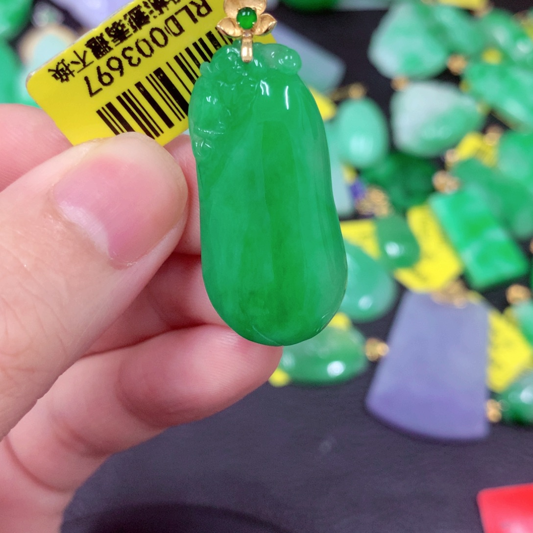 翡翠18K金镶嵌颈饰