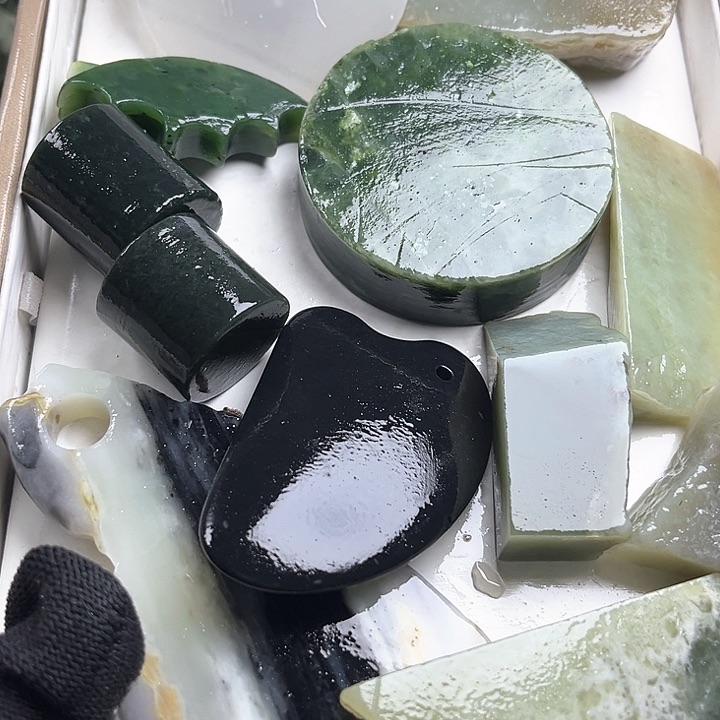 和田玉（糖玉）和田玉边角料9K金镶嵌爱**火