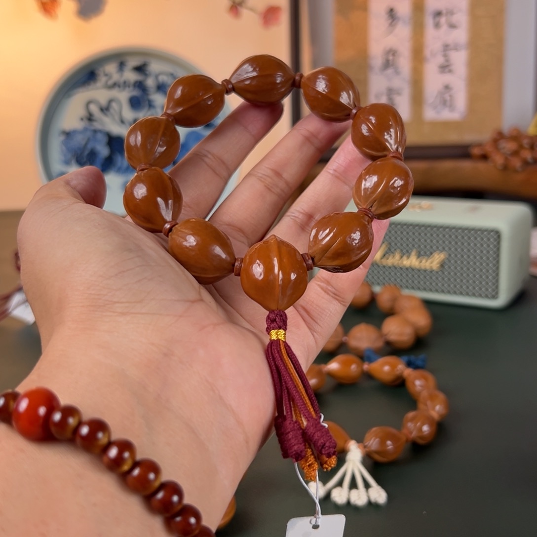 乌***斜手串橄榄核20×27鲨鱼背