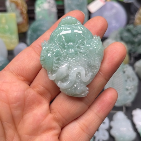 翡翠未镶嵌颈饰翡翠