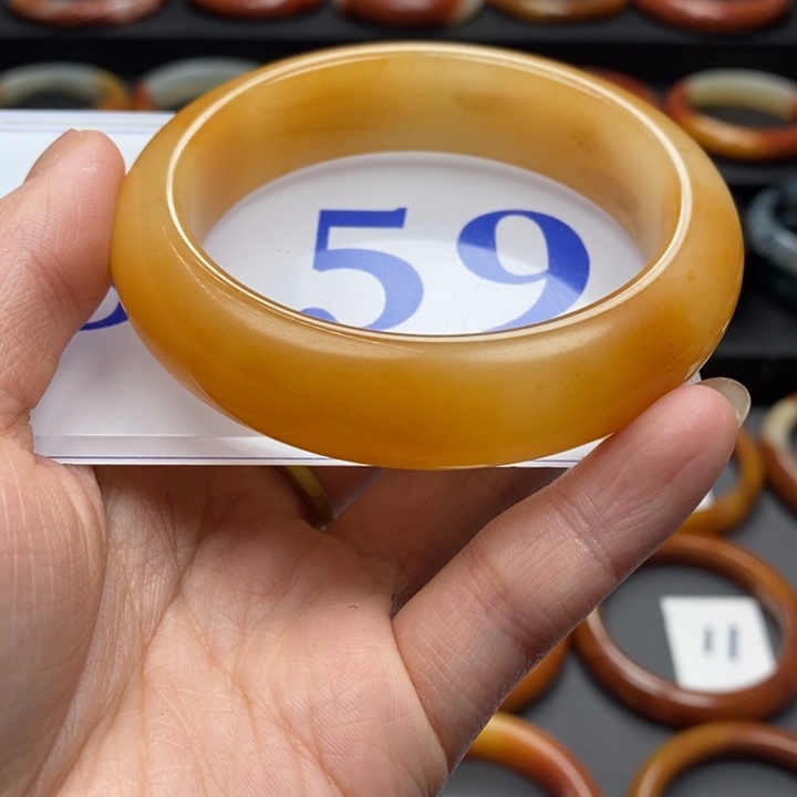 石英质玉（黄龙玉）手镯未镶嵌