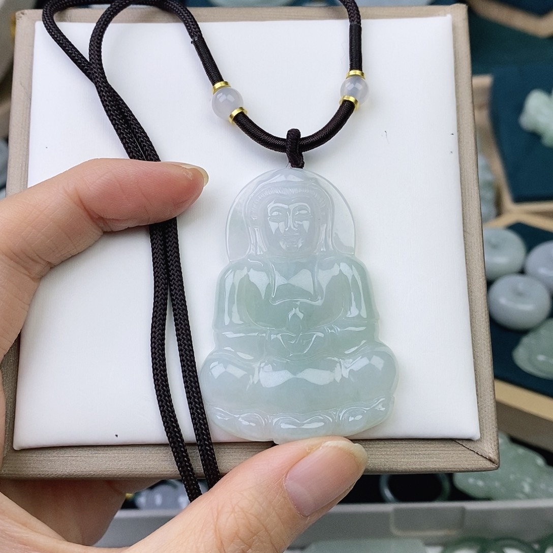 翡翠未镶嵌颈饰观音