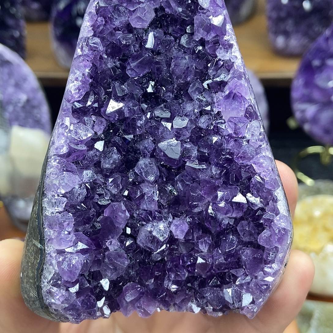 紫晶未镶嵌大型摆件（非配饰）