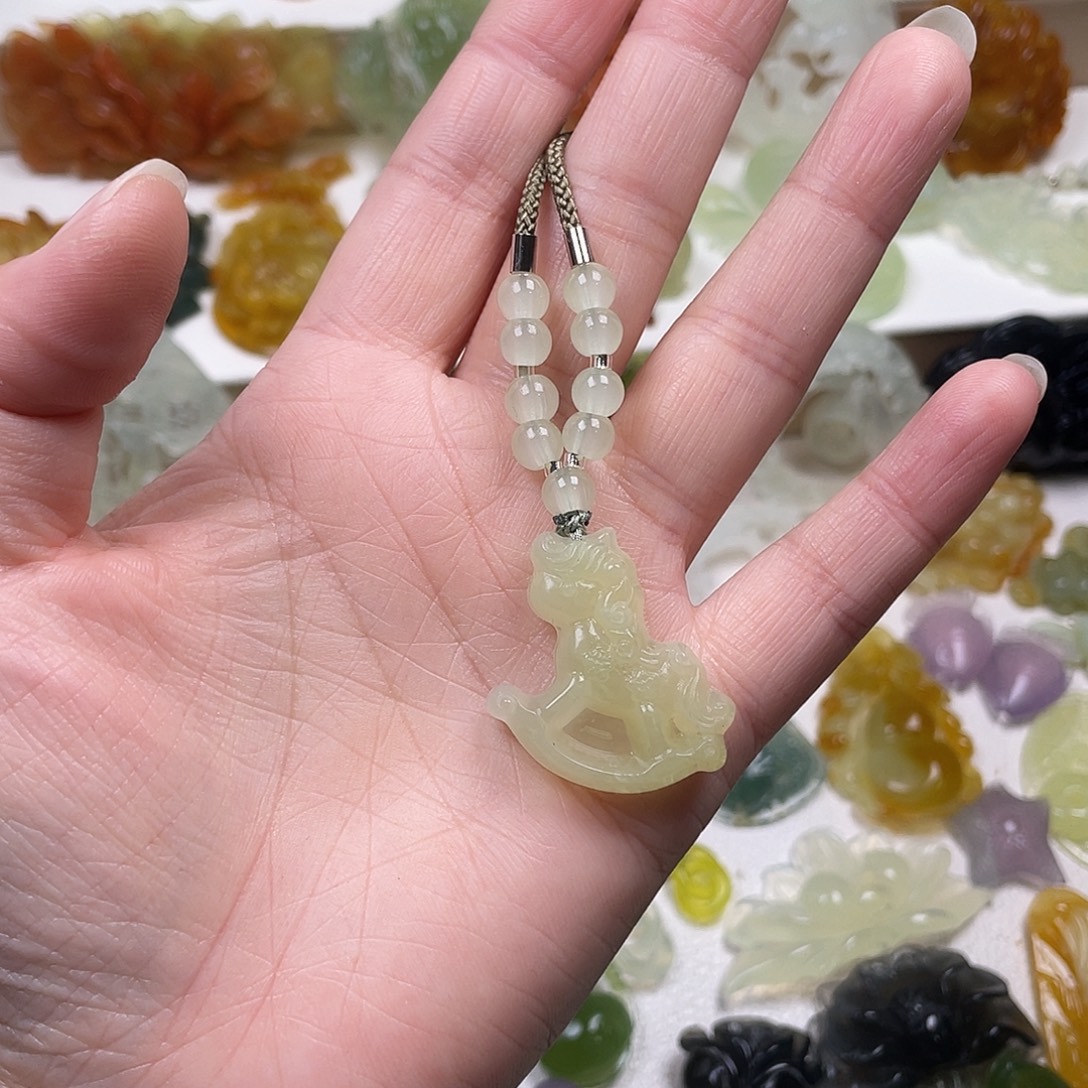 、***️蛇纹石玉未镶嵌颈饰