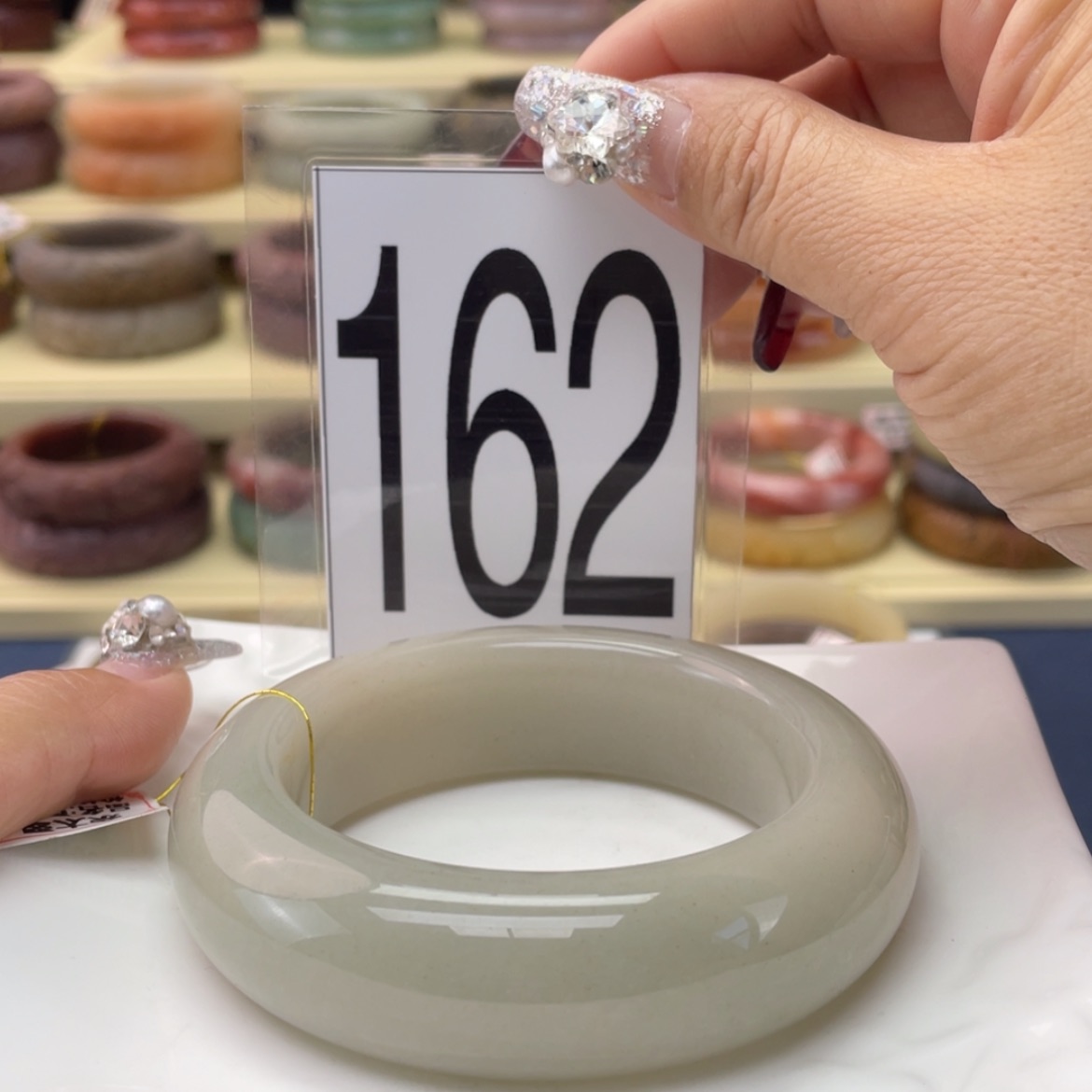 【闪购商品】石英质玉手镯未镶嵌