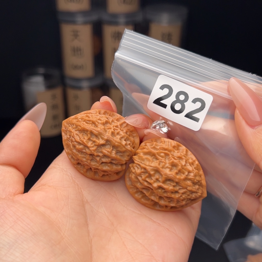 文玩核桃吊坠金牛35