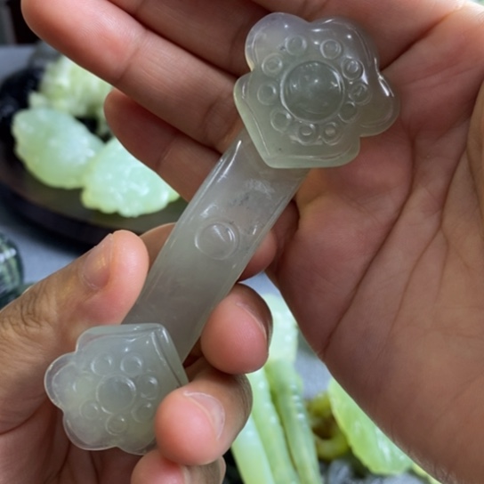 蛇纹石玉未镶嵌手把件