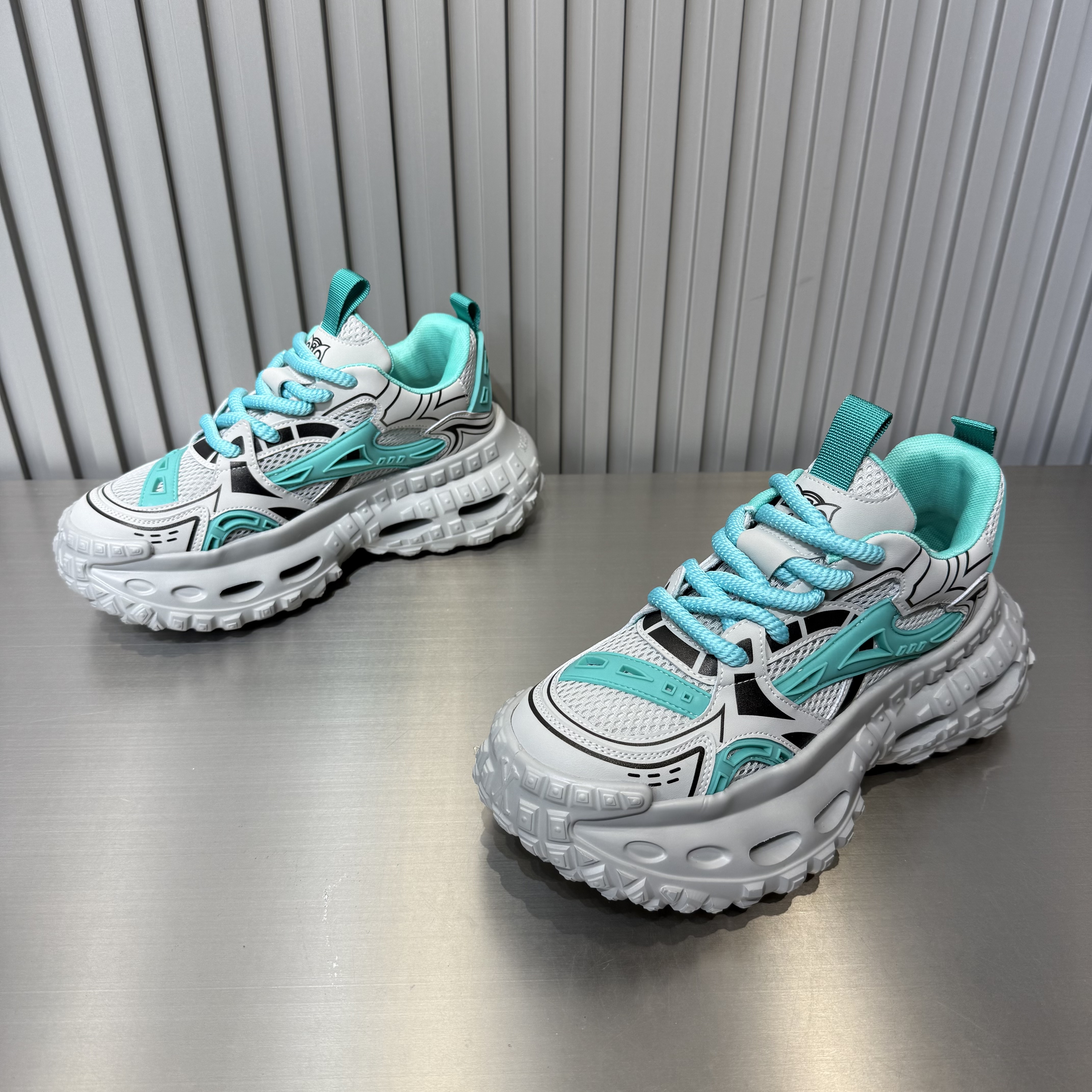 2025夏季新款男鞋时尚休闲百搭日常拼色镂空底轻奢潮款老爹鞋