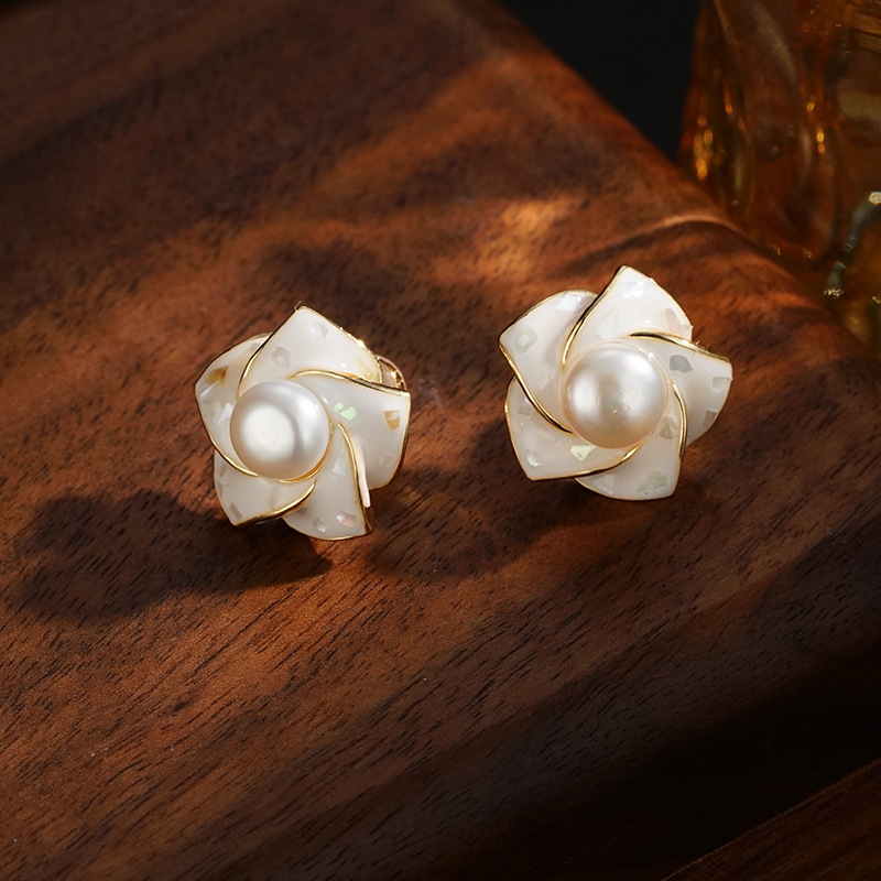 珐琅珍珠花朵贝壳耳钉轻奢高级深海贝珠耳环女滴釉碎18K包金风车