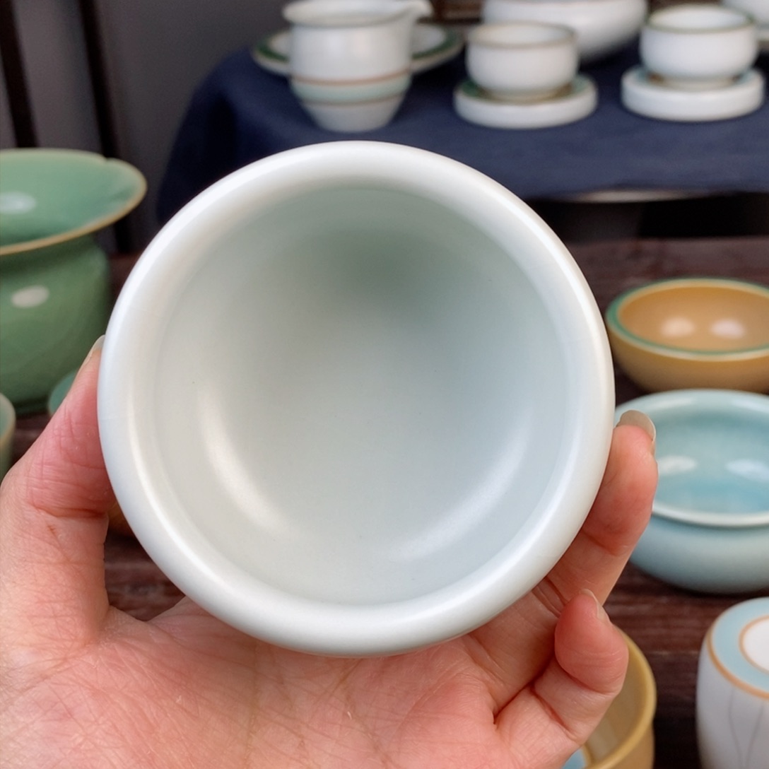 朱砂胎月白禅定杯 开片 托烧