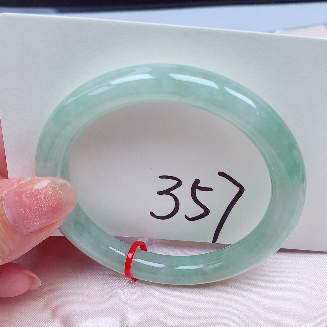 翡翠手镯未镶嵌翡翠